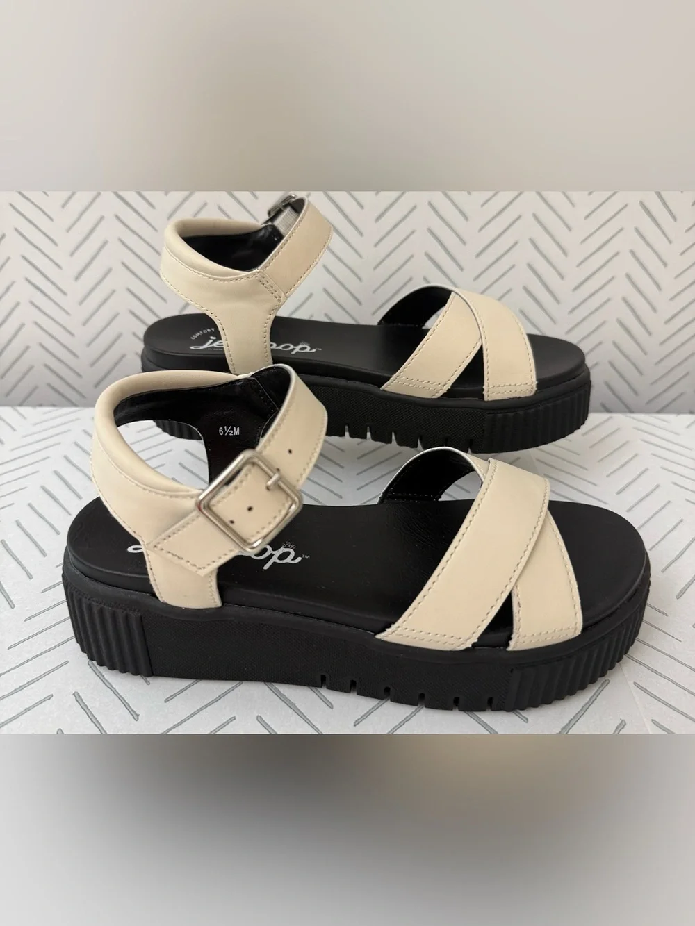 Jellypop Comfort Fit Tan & Black Criss Cross Straps Platform Sandal 6.5